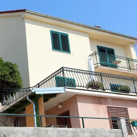 Apartment Mravinac *
