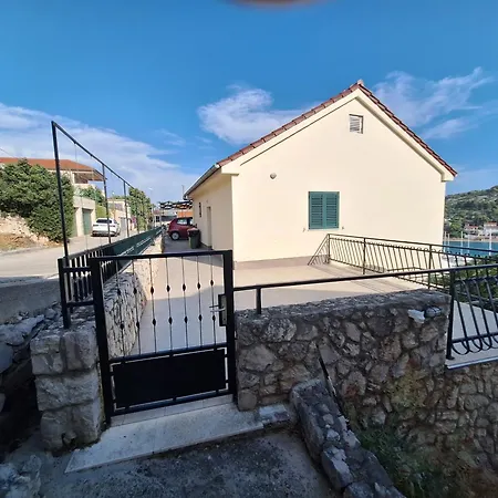 Mravinac Daire Tisno